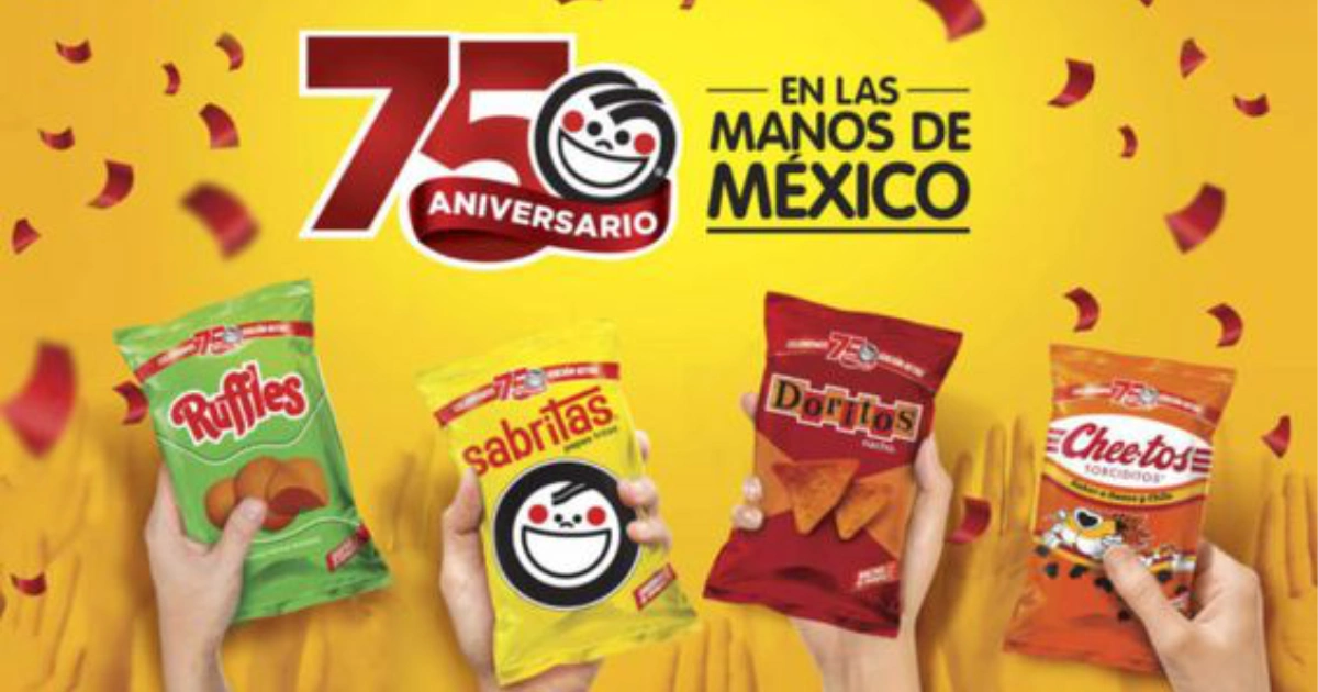 The 75 Aniversario campaign: En las Manos de México — Sabritas Sabritas 75th anniversary ad with hands holding Ruffles, Sabritas, Doritos and Cheetos bags
