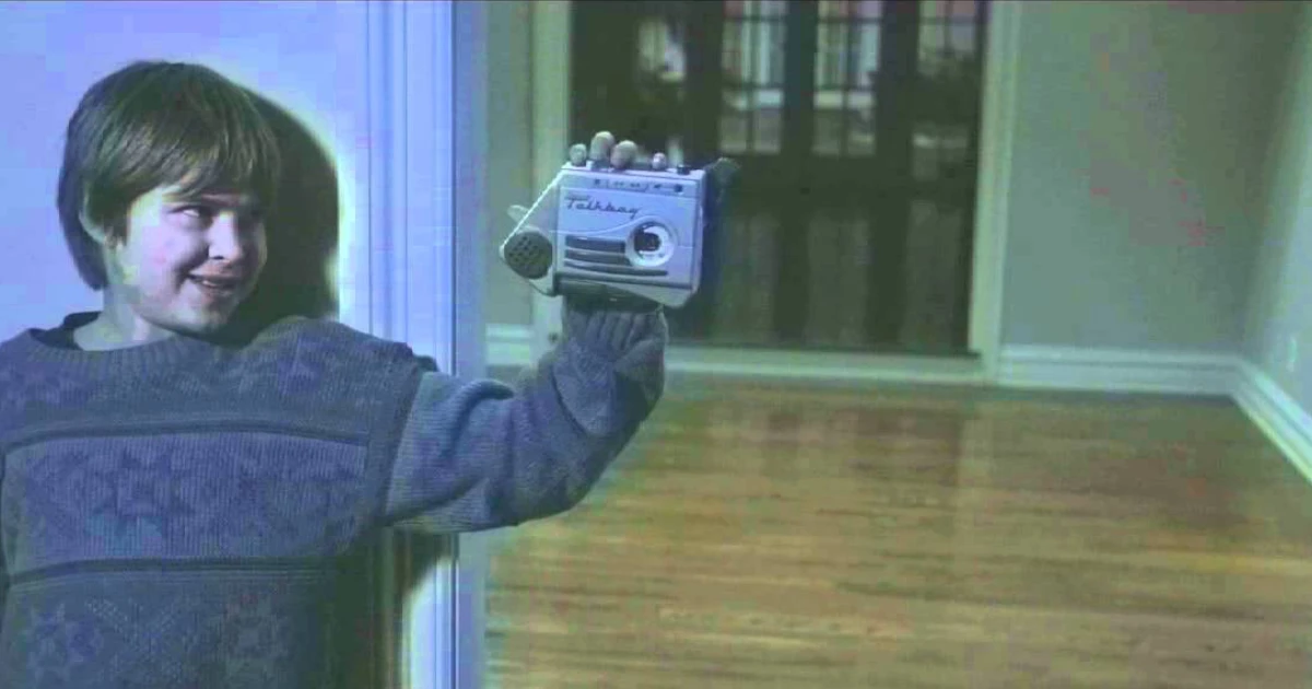 Tiger Electronics Kevin McCallister holding a Talkboy cassette recorder in Home Alone 2
