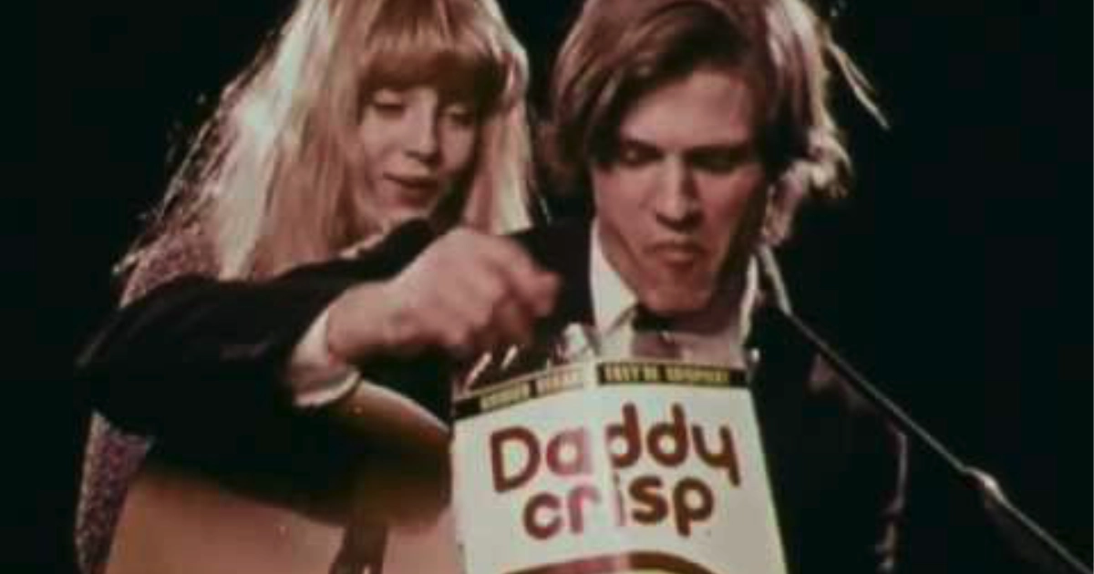 Man and woman opening a Daddy Crisp chip carton onstage